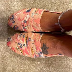 GUC TOMS Espadrilles size 8.